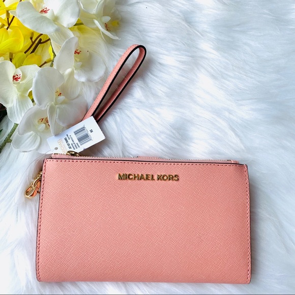 MICHAEL KORS  LARGE DOUBLE ZIP WRISTLET PALE PINK - Picture 2 of 6